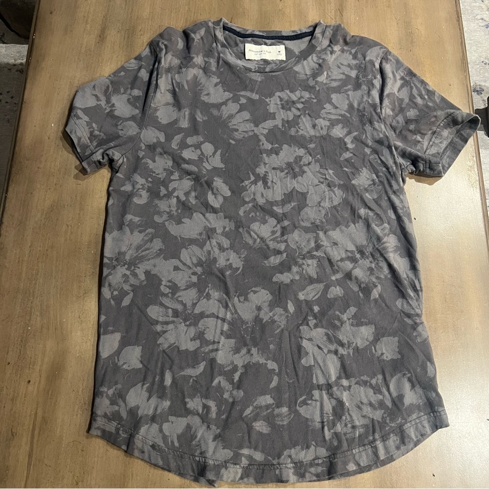 A&F men’s shirt size Medium